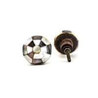 DSC 2514 Checkered shell knob